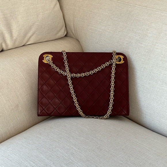 CHANEL Handbags - CHANEL Vintage Burgundy Lambskin Clutch Reissue Chain Bag